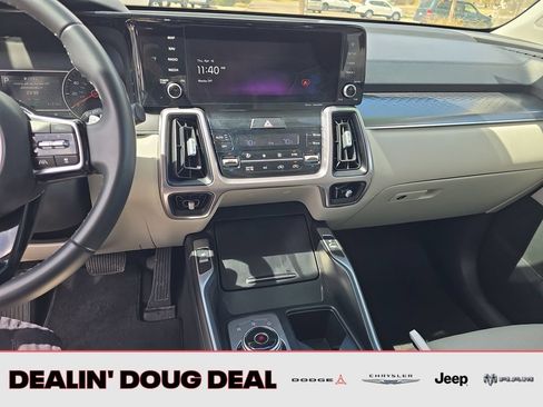 Used 2023 Kia Sorento EX AWD/4WD image 17