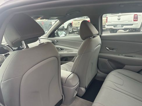 Used 2025 Hyundai Elantra Sport image 25