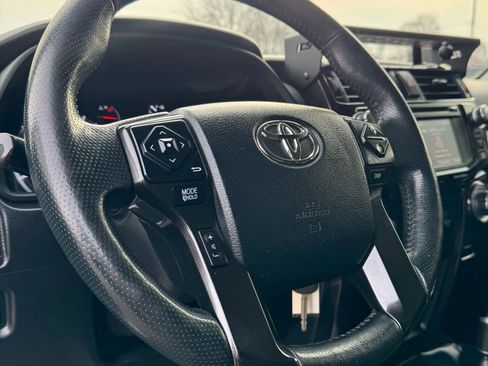 Used 2019 Toyota 4Runner TRD Off-Road AWD/4WD image 11