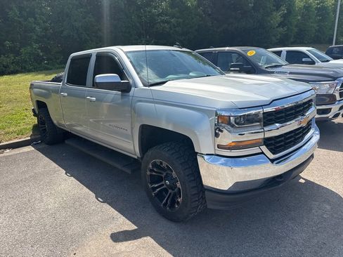 Used 2018 Chevrolet Silverado 1500 LT w/ Trailering Package AWD/4WD image 2