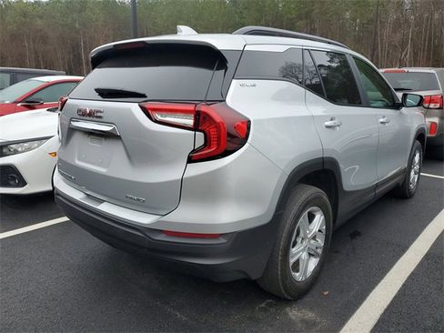 Used 2022 GMC Terrain SLE w/ Driver Convenience Package image 5