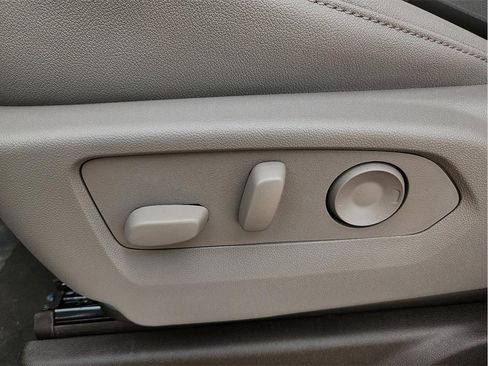 New 2025 GMC Sierra 1500 SLT image 15