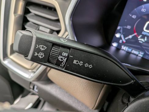 Used 2024 GMC Canyon Denali image 18