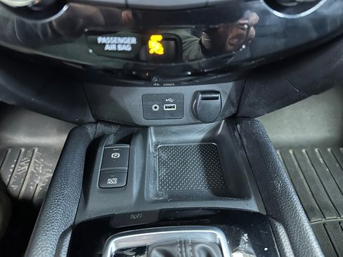 Used 2021 Nissan Rogue Sport SL w/ Premium Package image 17