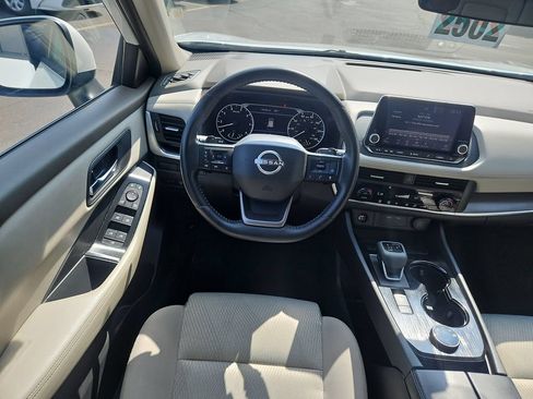Used 2025 Nissan Rogue SV AWD/4WD image 14
