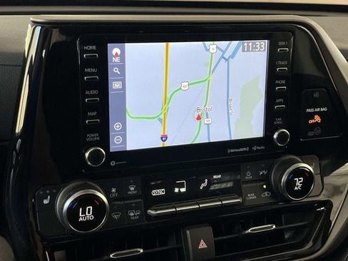 Used 2022 Toyota Highlander XLE image 38