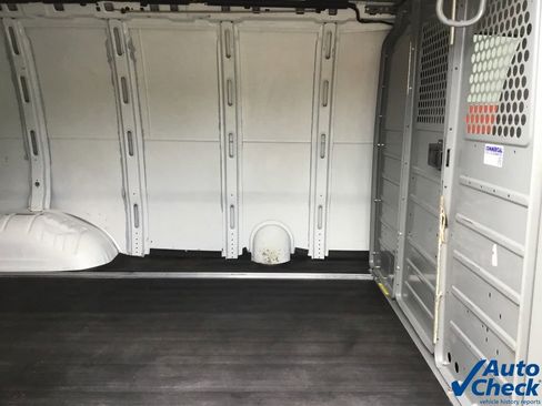 Used 2014 Chevrolet Express 2500 RWD image 17