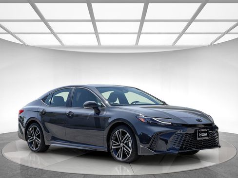 Used 2026 Toyota Camry XSE FWD image 5
