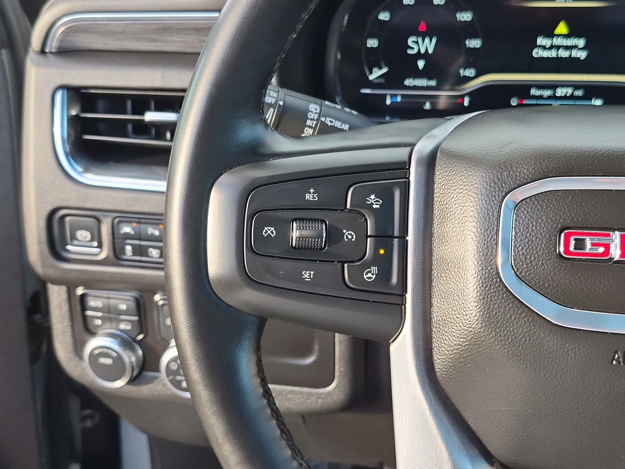 Used 2024 GMC Yukon XL SLT w/ SLT Luxury Package AWD/4WD image 21