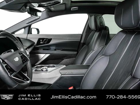 Used 2025 Cadillac Optiq Luxury 2 w/ LPO, Floor Liner Package AWD/4WD image 5