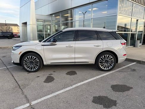 Used 2022 Lincoln Corsair Grand Touring image 2