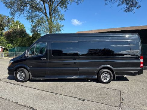 Used 2017 Mercedes-Benz Sprinter 2500 image 4