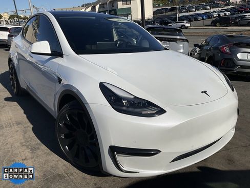 Used 2022 Tesla Model Y Performance image 1