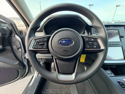 Used 2025 Subaru Outback AWD/4WD image 12