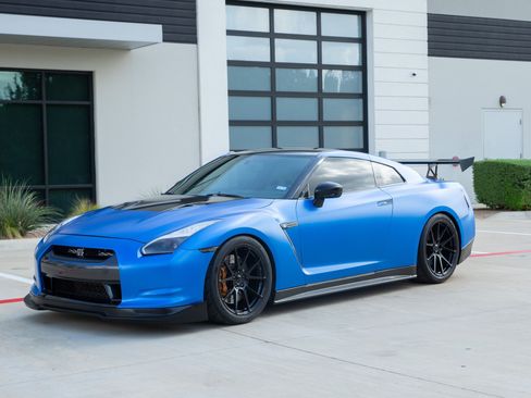 Used 2009 Nissan GT-R Premium AWD/4WD image 2