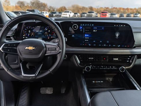 Used 2025 Chevrolet Tahoe LT image 8