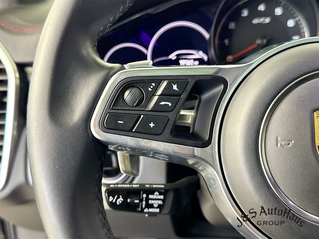 Used 2023 Porsche Cayenne GTS w/ Sport Chrono Package (8LH) AWD/4WD image 13
