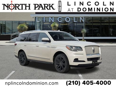 Used 2023 Lincoln Navigator Reserve image 1