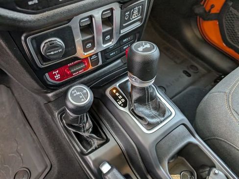 Used 2025 Jeep Wrangler Sport AWD/4WD image 18