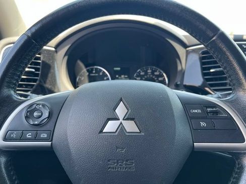 Used 2015 Mitsubishi Outlander SE AWD/4WD image 19