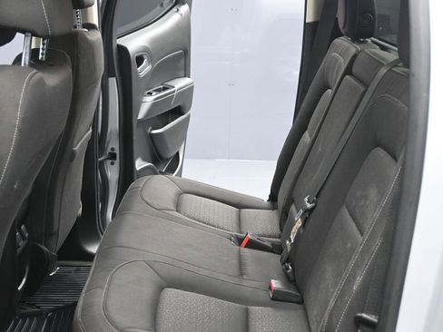 Used 2016 GMC Canyon SLE image 18