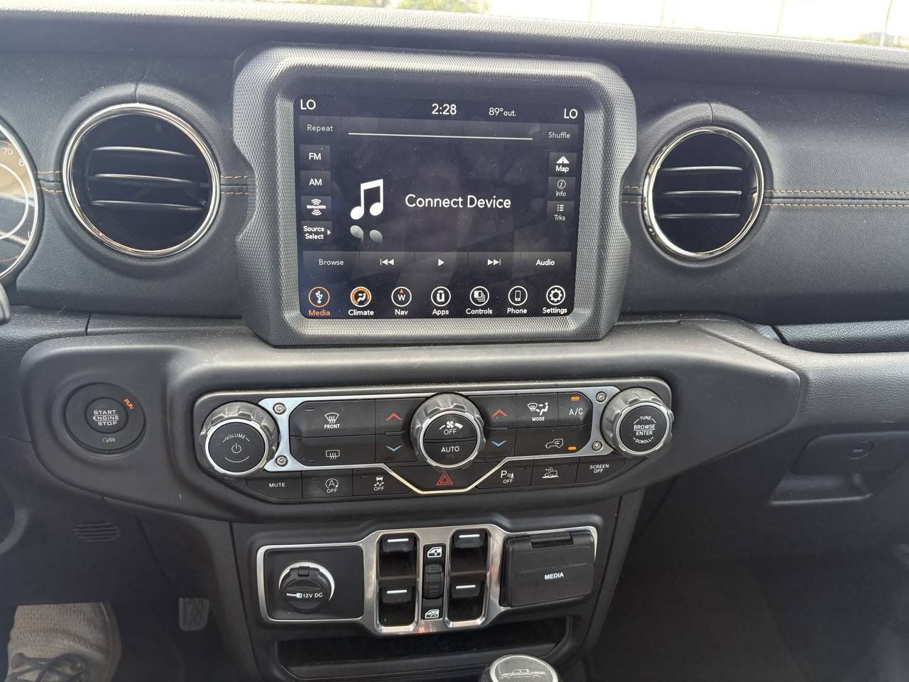 Used 2023 Jeep Gladiator Overland AWD/4WD image 15