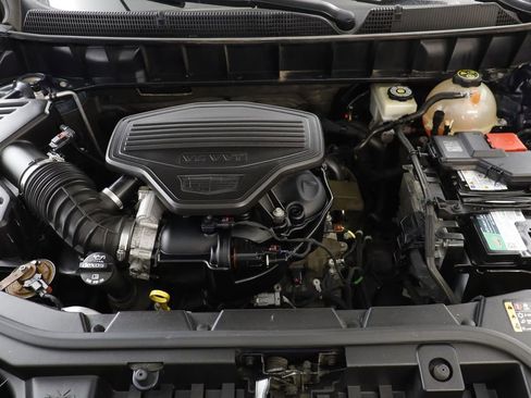 Used 2018 Cadillac XT5 Platinum w/ Driver Assist Package image 23