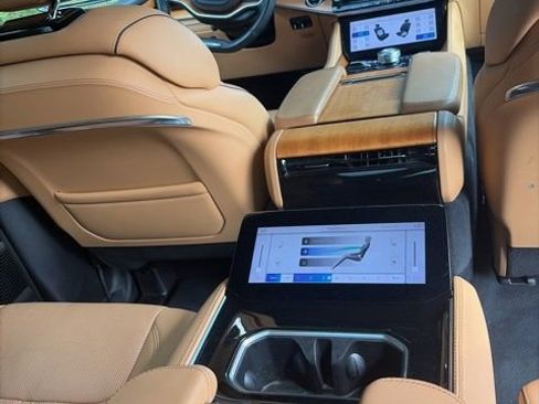 Used 2024 Jeep Grand Wagoneer Series III w/ HD Trailer Tow Package image 25