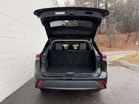 Used 2022 Toyota Highlander XLE image 23