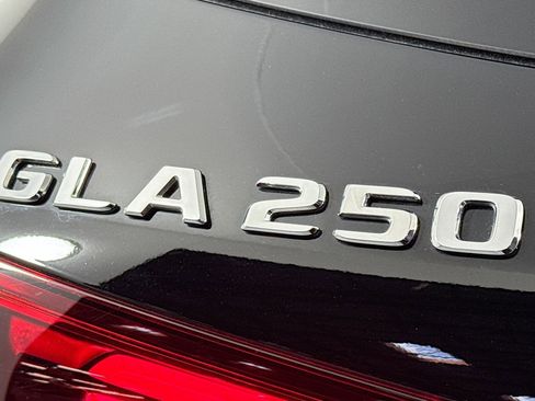 Certified 2025 Mercedes-Benz GLA 250 image 9