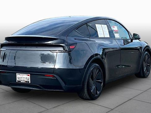 Used 2026 Tesla Model Y AWD image 12