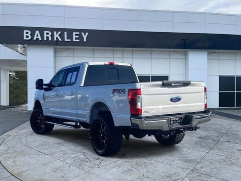 Used 2018 Ford F250 Lariat w/ Chrome Package image 5