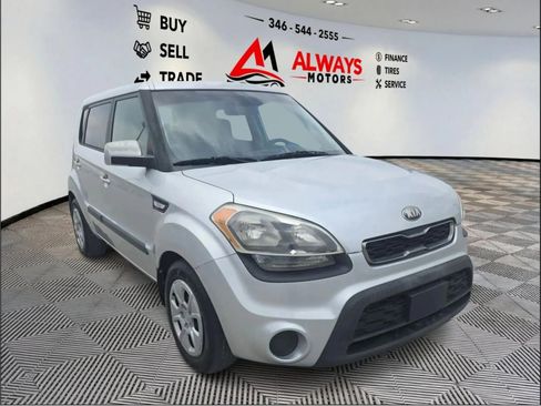 Used 2013 Kia Soul FWD image 3