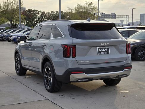 New 2026 Kia Sorento S image 3