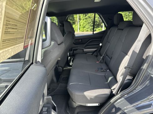 Used 2025 Toyota 4Runner SR5 AWD/4WD image 31