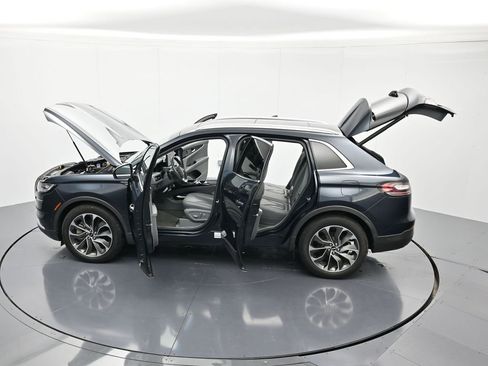 Used 2021 Lincoln Nautilus Reserve AWD/4WD image 46
