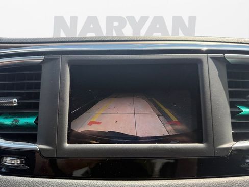 Used 2022 Chrysler Voyager LX image 18