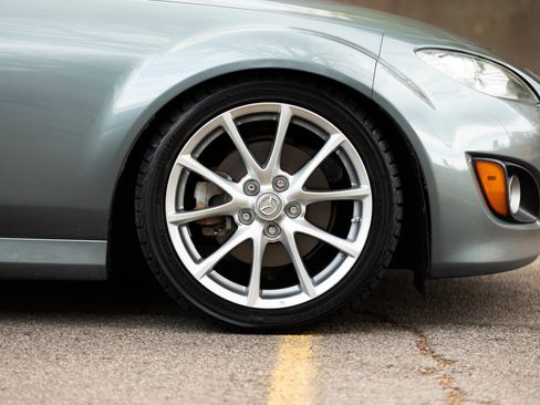 Used 2011 MAZDA MX-5 Miata Grand Touring image 12