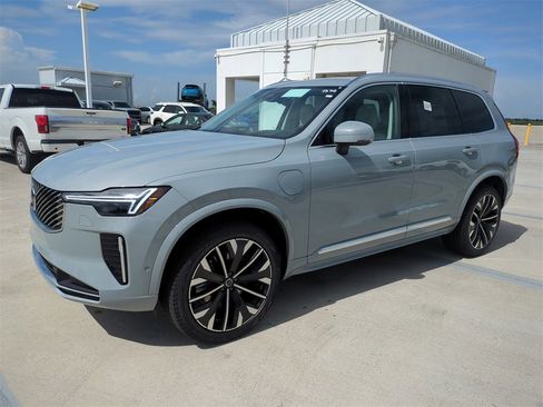 New 2026 Volvo XC90 T8 Ultra image 4