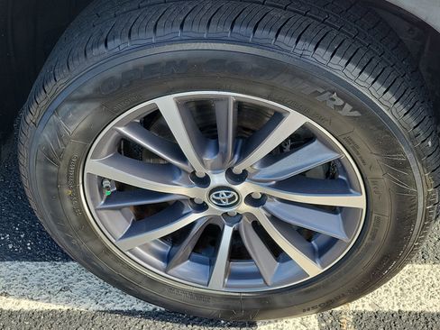 Certified 2018 Toyota Highlander XLE image 8