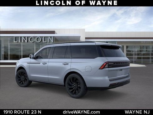New 2026 Lincoln Navigator Reserve w/ Jet Appearance Package AWD/4WD image 5