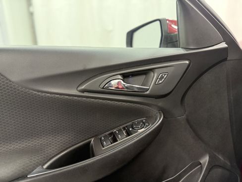 Used 2017 Chevrolet Malibu LT image 12