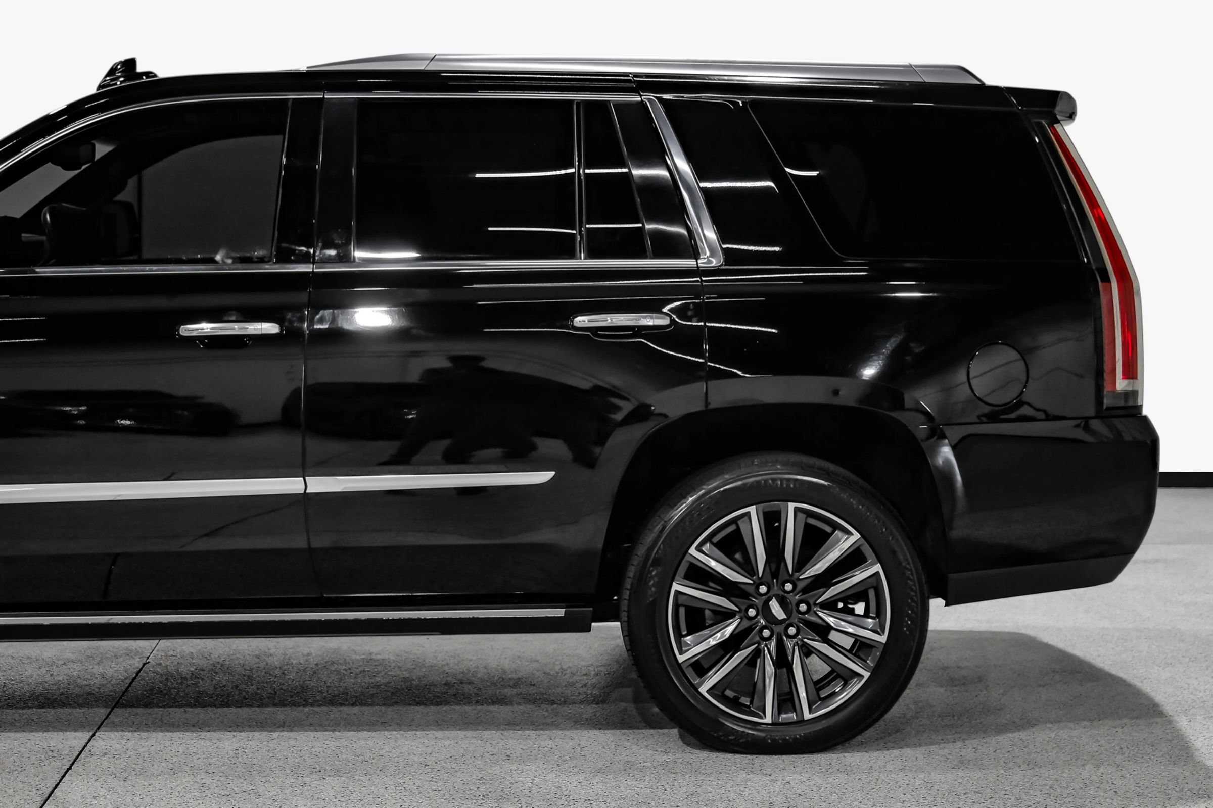 Used 2016 Cadillac Escalade Platinum AWD/4WD image 11