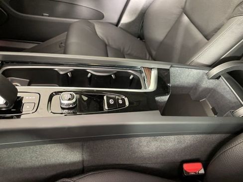 Certified 2024 Volvo XC60 T8 Plus w/ Protection Package Premier image 34