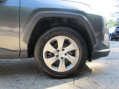 Used 2020 Toyota RAV4 LE FWD image 21
