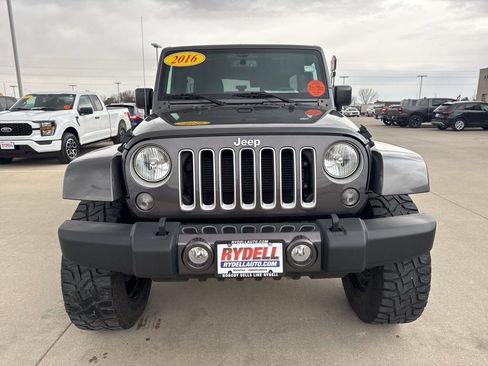 Used 2016 Jeep Wrangler Unlimited Sahara w/ Connectivity Group image 23