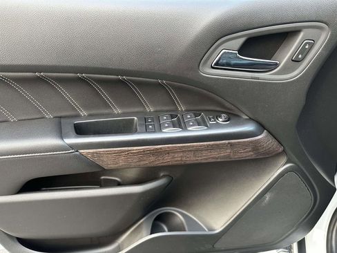 Used 2022 GMC Canyon Denali image 17