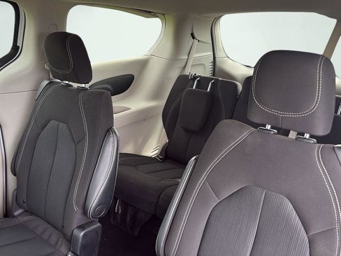 Used 2023 Chrysler Voyager LX FWD image 23