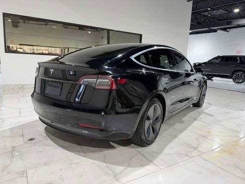 Used 2019 Tesla Model 3 Standard Range image 10
