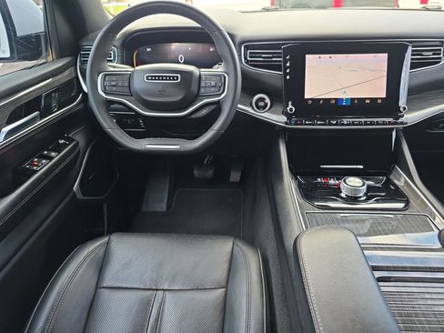 Used 2022 Jeep Wagoneer Series III RWD image 13